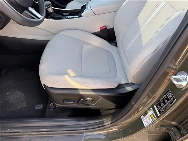Used 2025 Green Hyundai SEL image 7