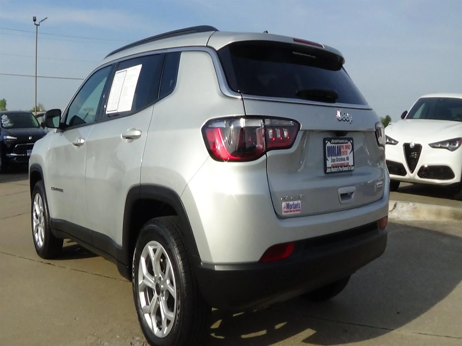 Certified Used 2025 Silver Zynith Clear Coat (pse) Jeep Latitude image 8