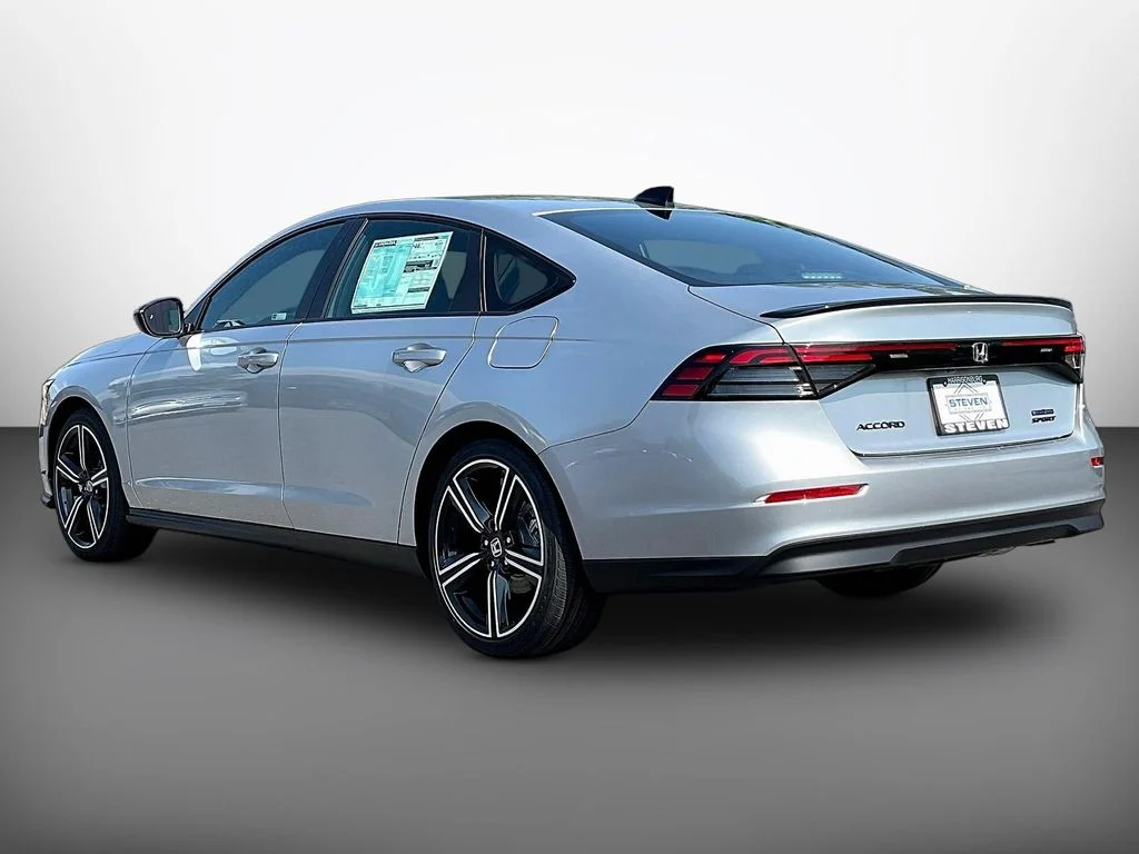 New 2026 Solar Silver Metallic Honda Sport Hybrid image 4