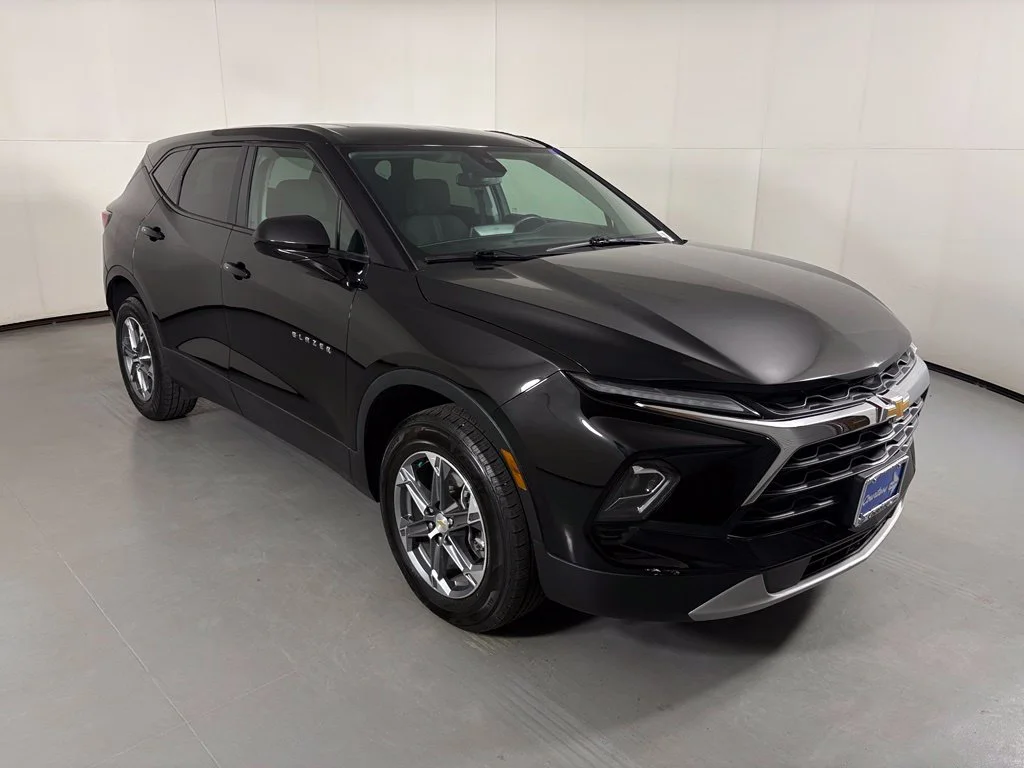 Used 2025 Black Chevrolet LT image 2