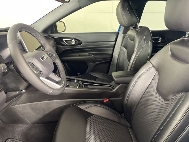 New 2026 Hydro Blue Pearlcoat Jeep Latitude image 23