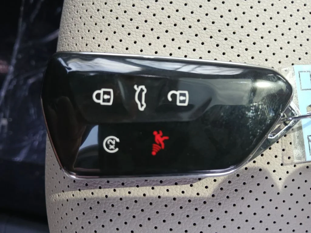 New 2026 White Volkswagen SE w/Technology image 28