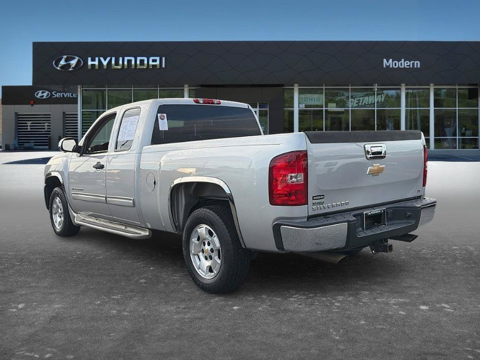 Used 2010 Sheer Silver Metallic Chevrolet LT image 6