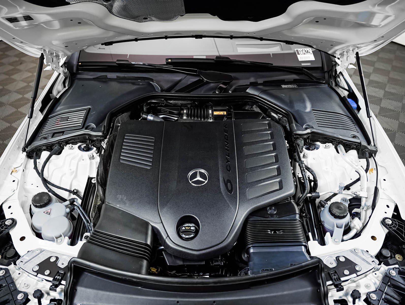 New 2026 Polar White Mercedes-Benz CLE 450 image 4