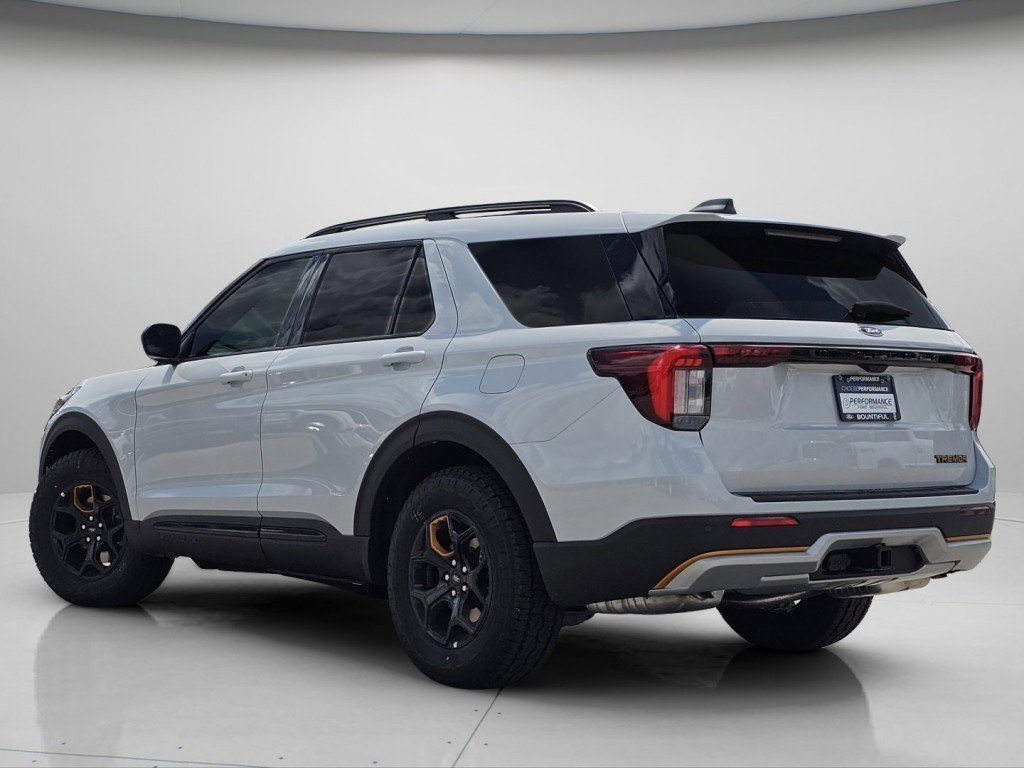New 2026 Space White Metallic Ford Tremor image 25