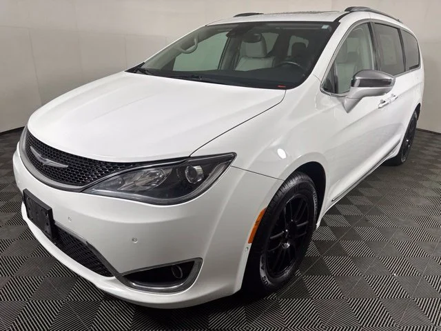 Used 2017 White Chrysler Limited image 8