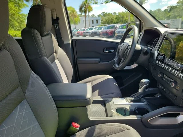 Used 2025 White Nissan SV image 31