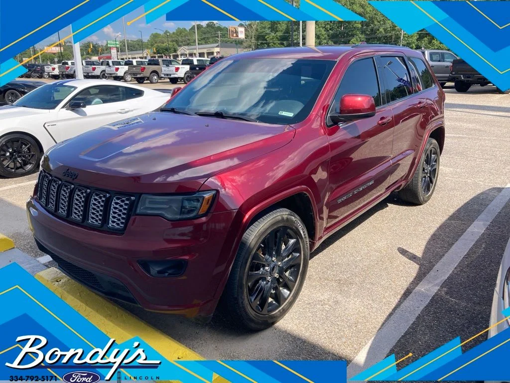 Used 2021 Velvet Jeep Laredo X image 1