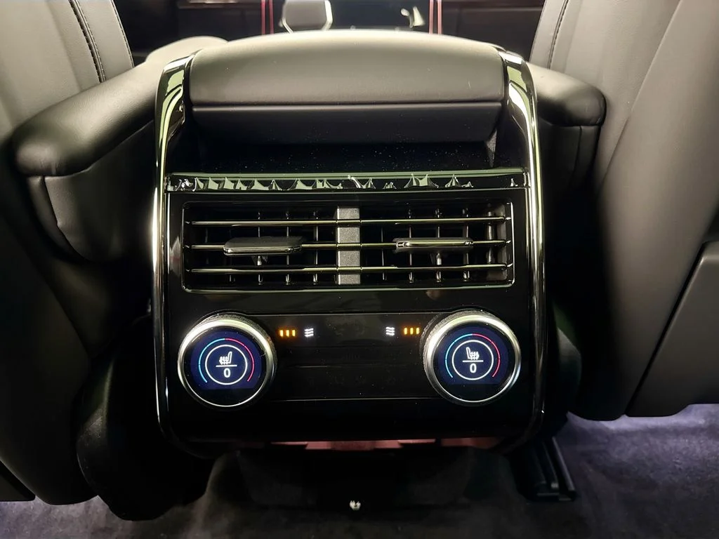 New 2026 Carpathian Grey Land Rover Dynamic SE image 27