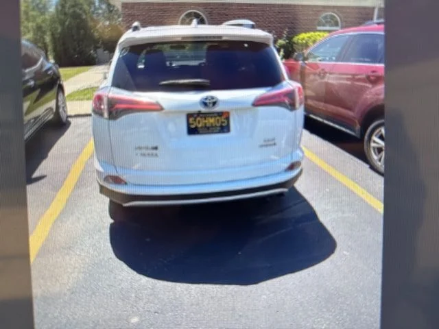 Used 2016 White Toyota XLE image 4