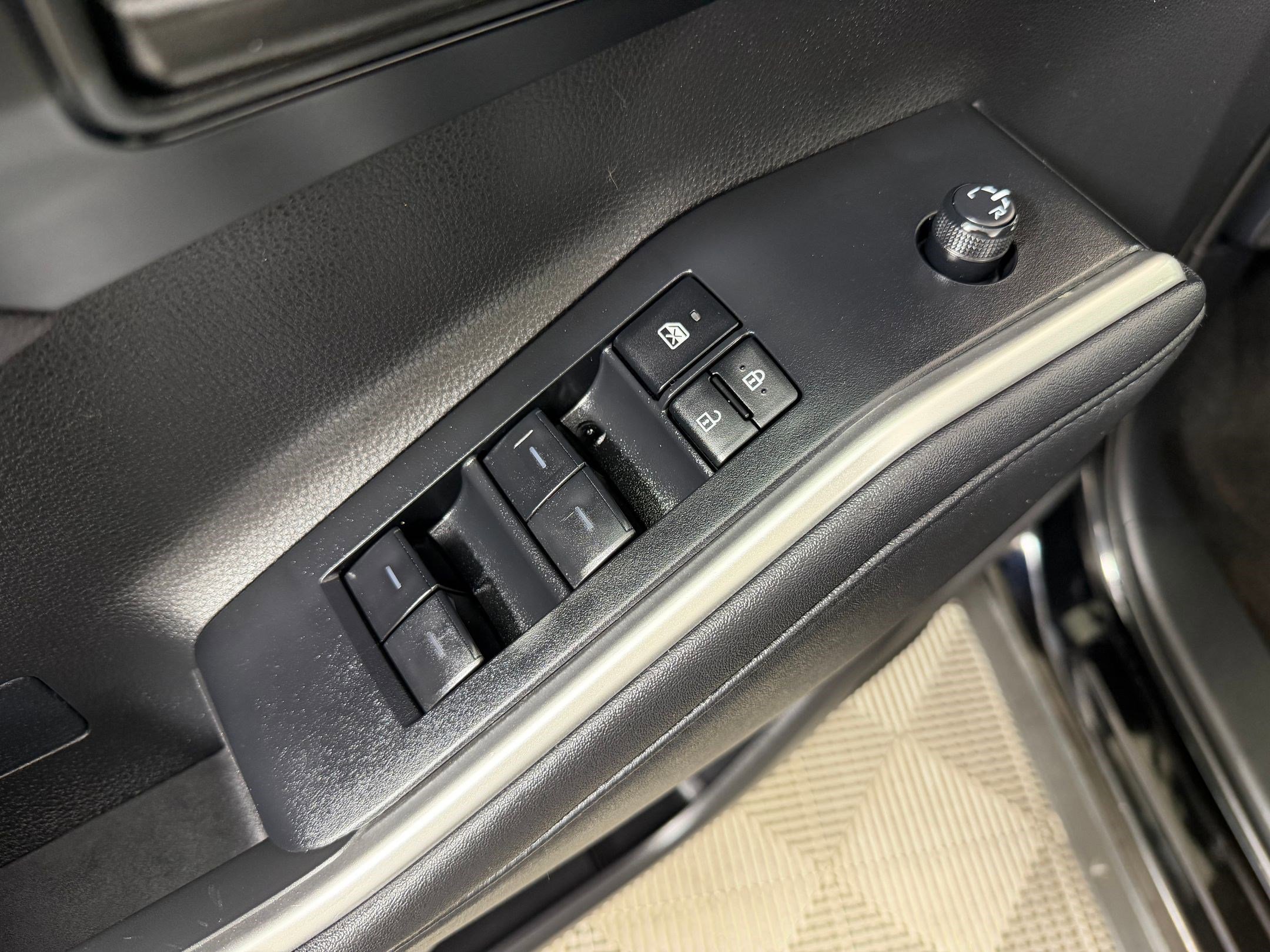 2024 Toyota Highlander LE - Photo 11