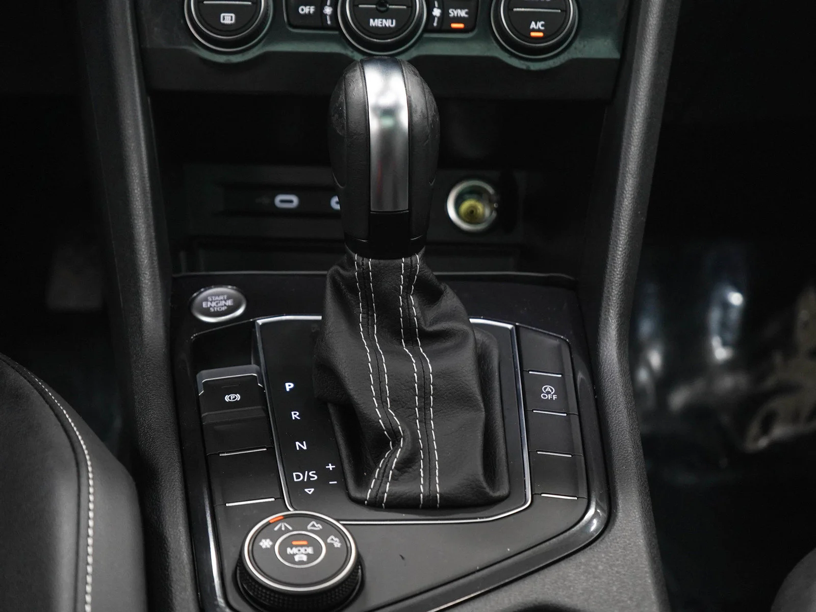 Used 2021  Volkswagen SE image 19