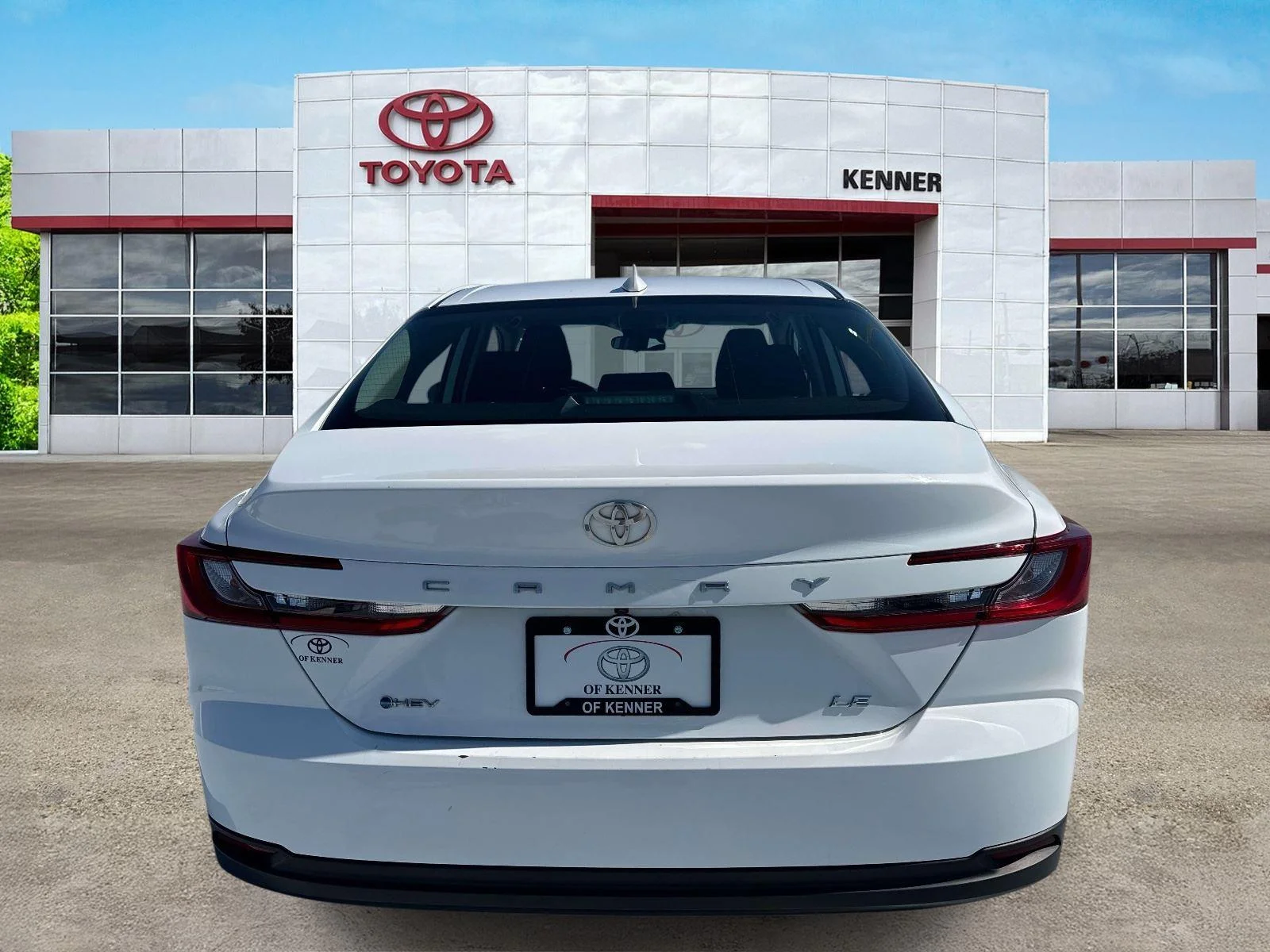 Used 2025 Ice Cap Toyota LE image 4