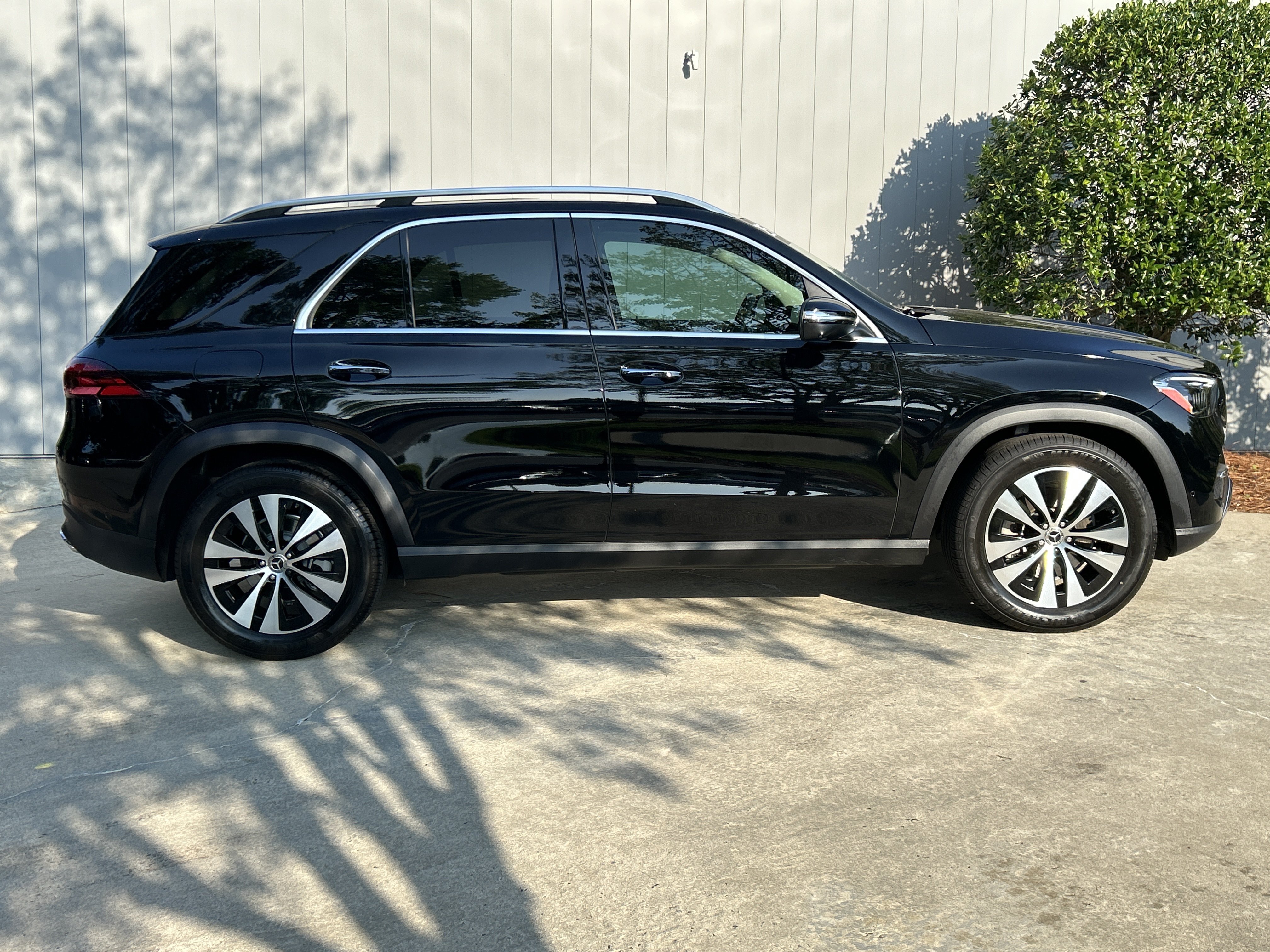Certified Used 2025 Black Mercedes-Benz GLE 350 SUV image 5