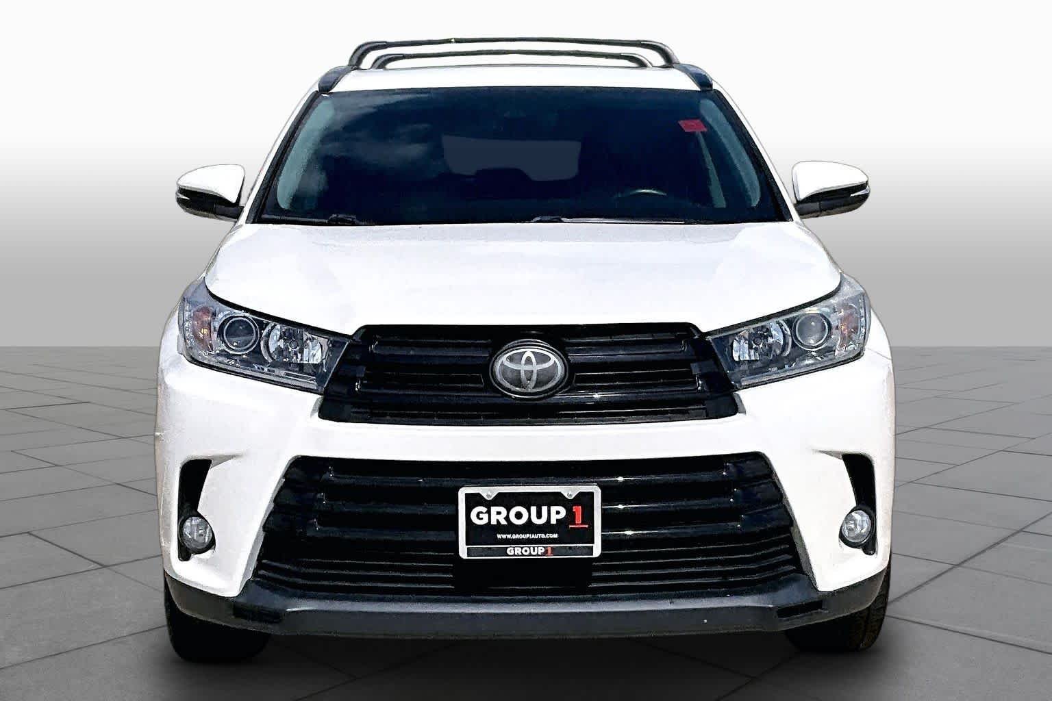 Used 2018 Blizzard Pearl Toyota SE image 4