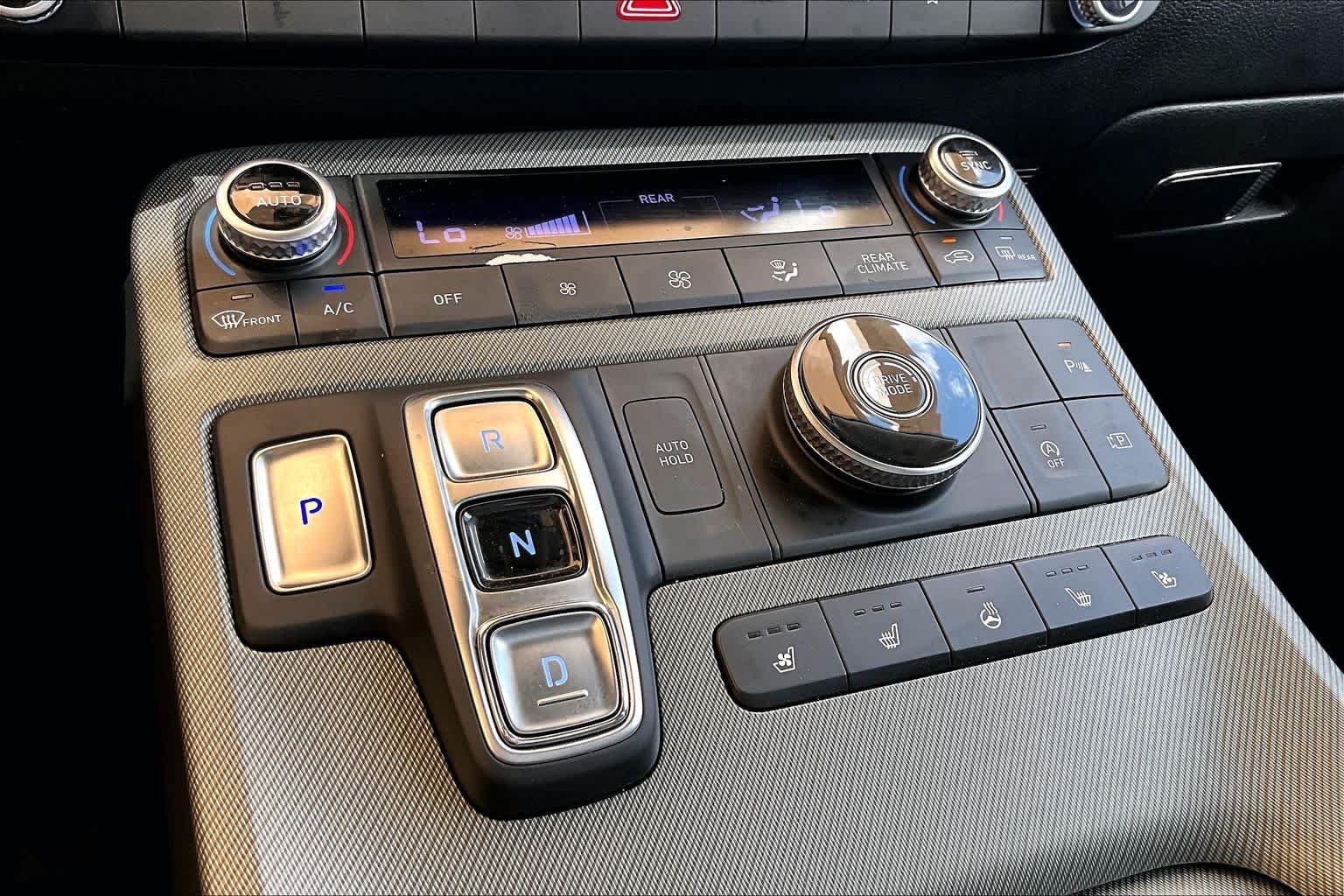 Used 2025 Typhoon Silver Hyundai SEL Premium 7P image 33
