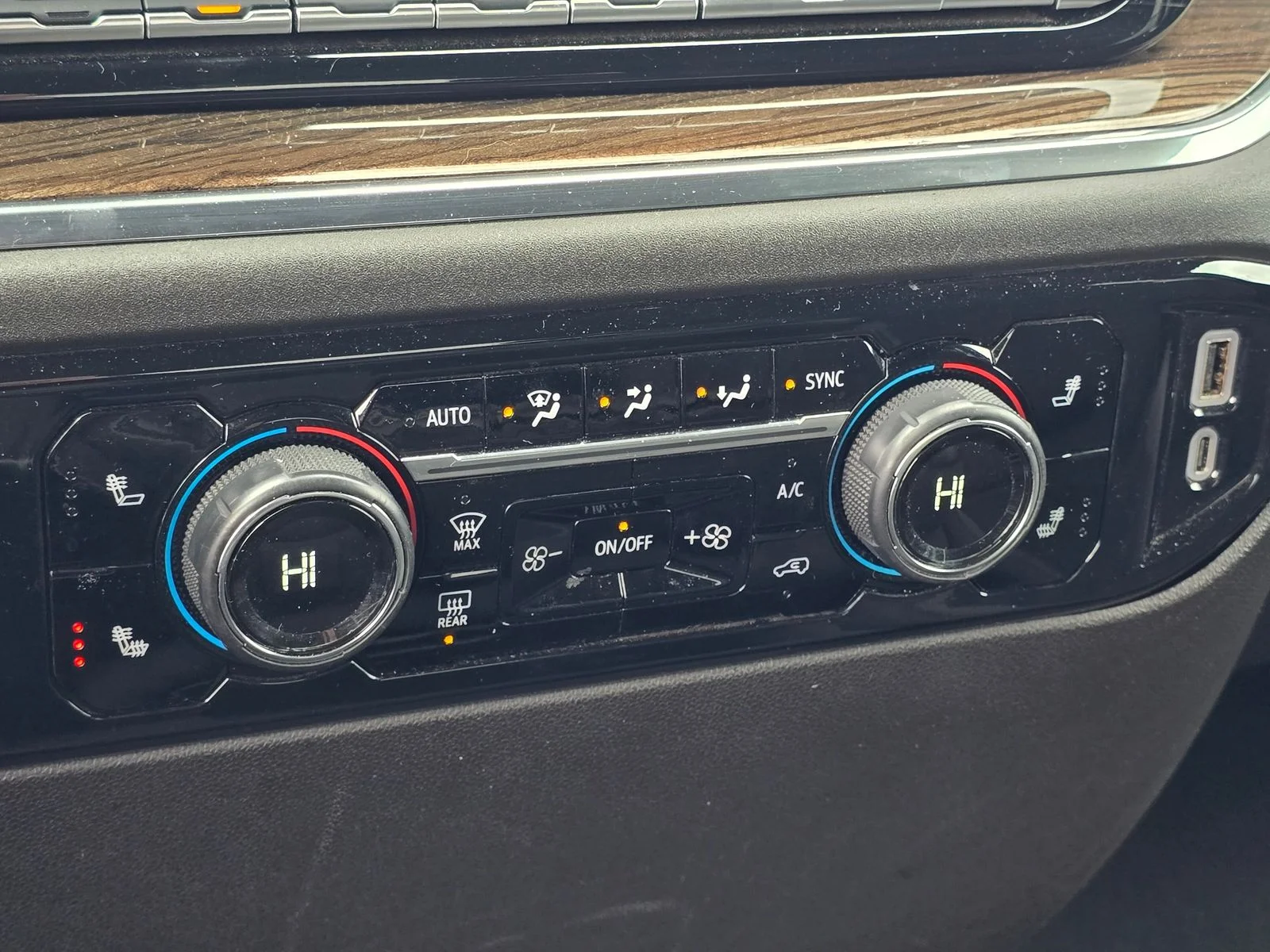 2025 Chevrolet Silverado 1500 LT - Photo 30