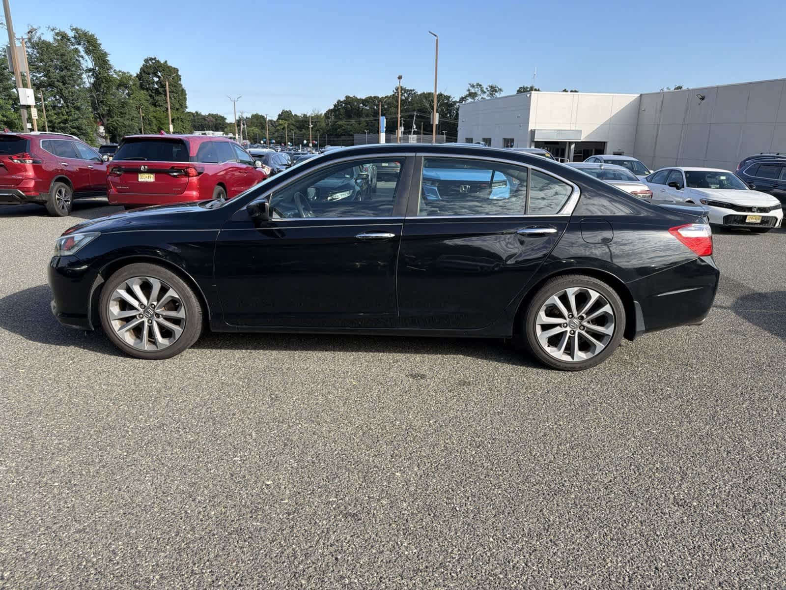 Used 2014  Honda Sport image 2