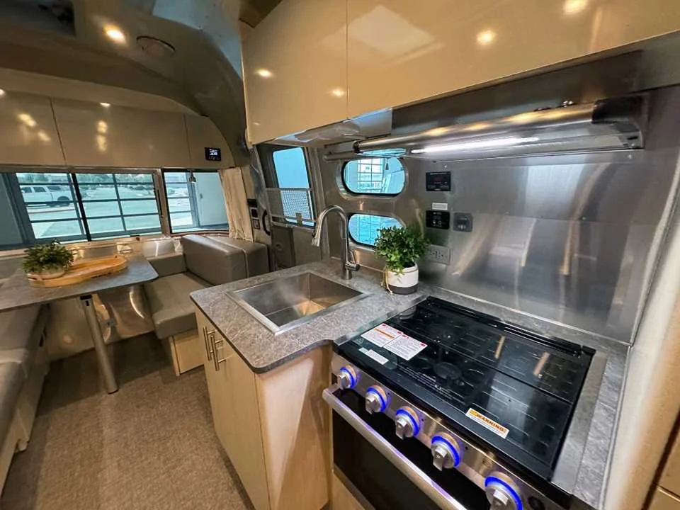 Used 2021 SILVER AIRSTREAM  image 23