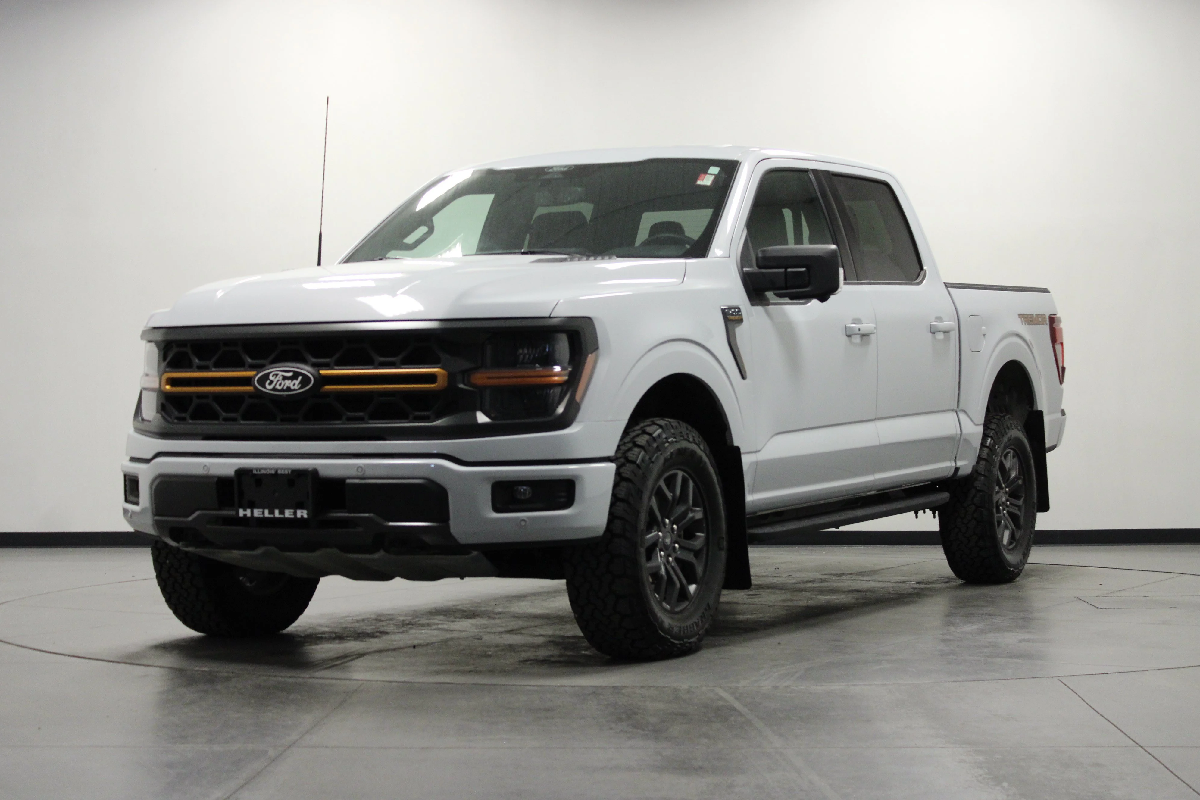 Used 2025 Oxford White Ford Tremor image 8