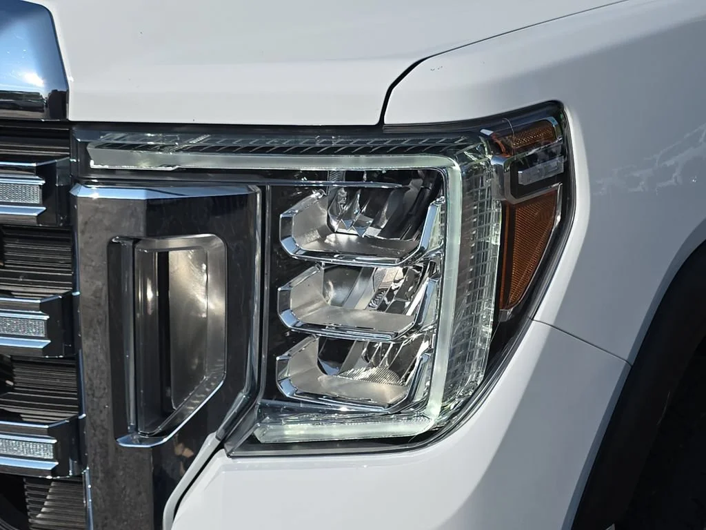 Used 2023 SUMMIT WHITE GMC SLE image 32