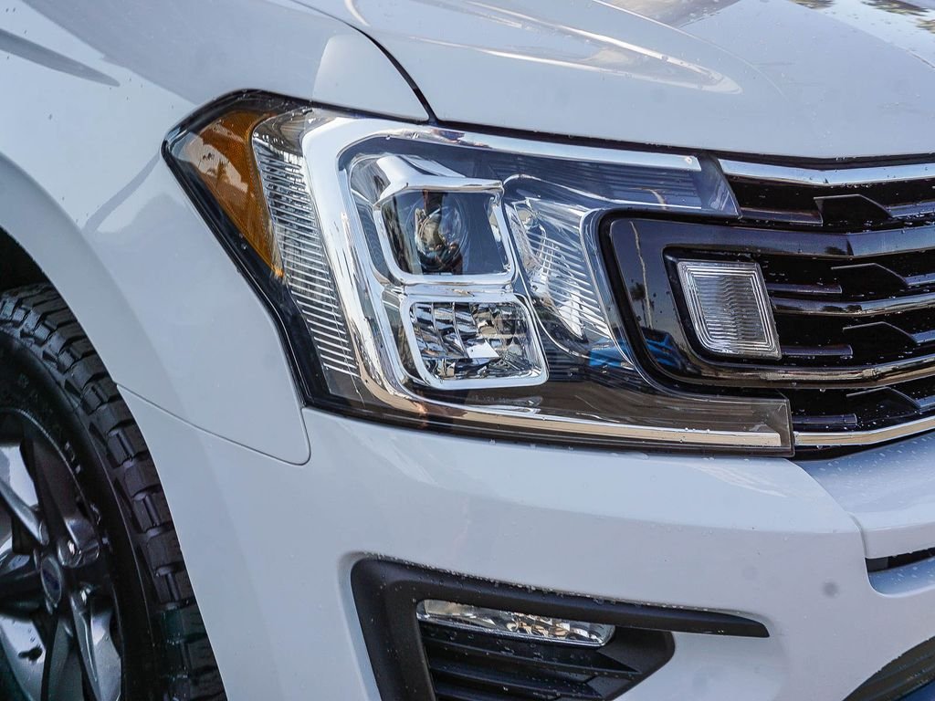 Used 2021 White Ford XL image 11
