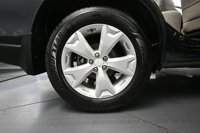 Used 2016 Gray Subaru 2.5i Premium image 14