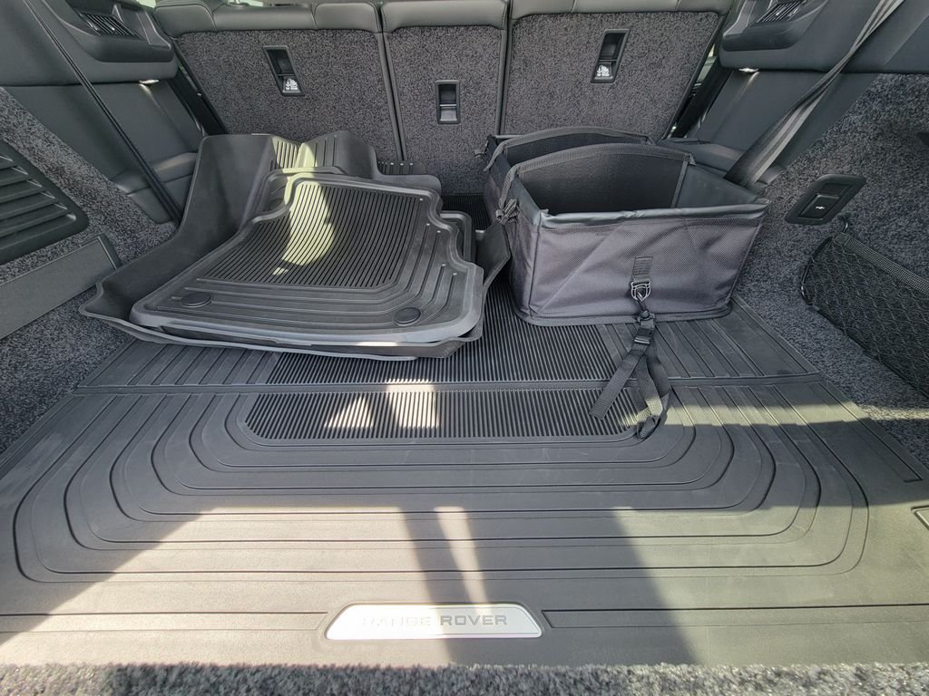 Used 2026 White Land Rover SE image 9