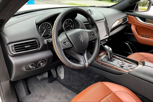 Used 2021  Maserati GranLusso image 14