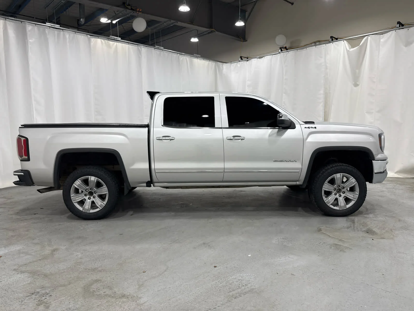 Used 2018 QUICKSILVER METALLIC GMC SLT image 5