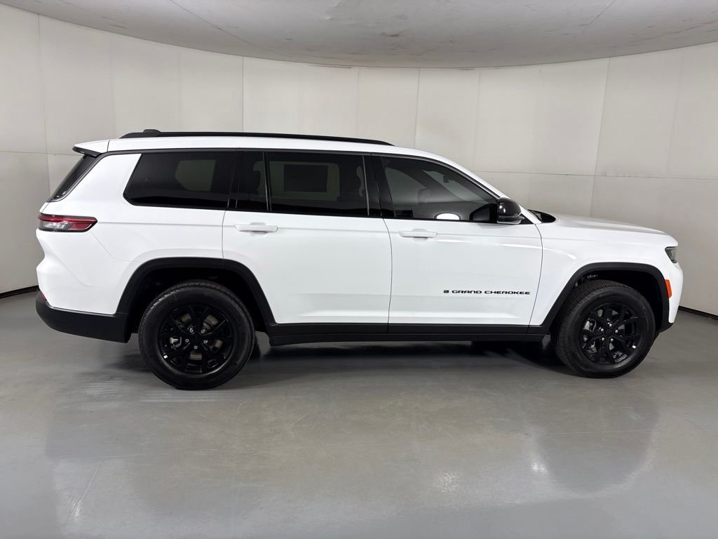 New 2026 Bright White Clear-Coat Exterior Paint Jeep Altitude image 9