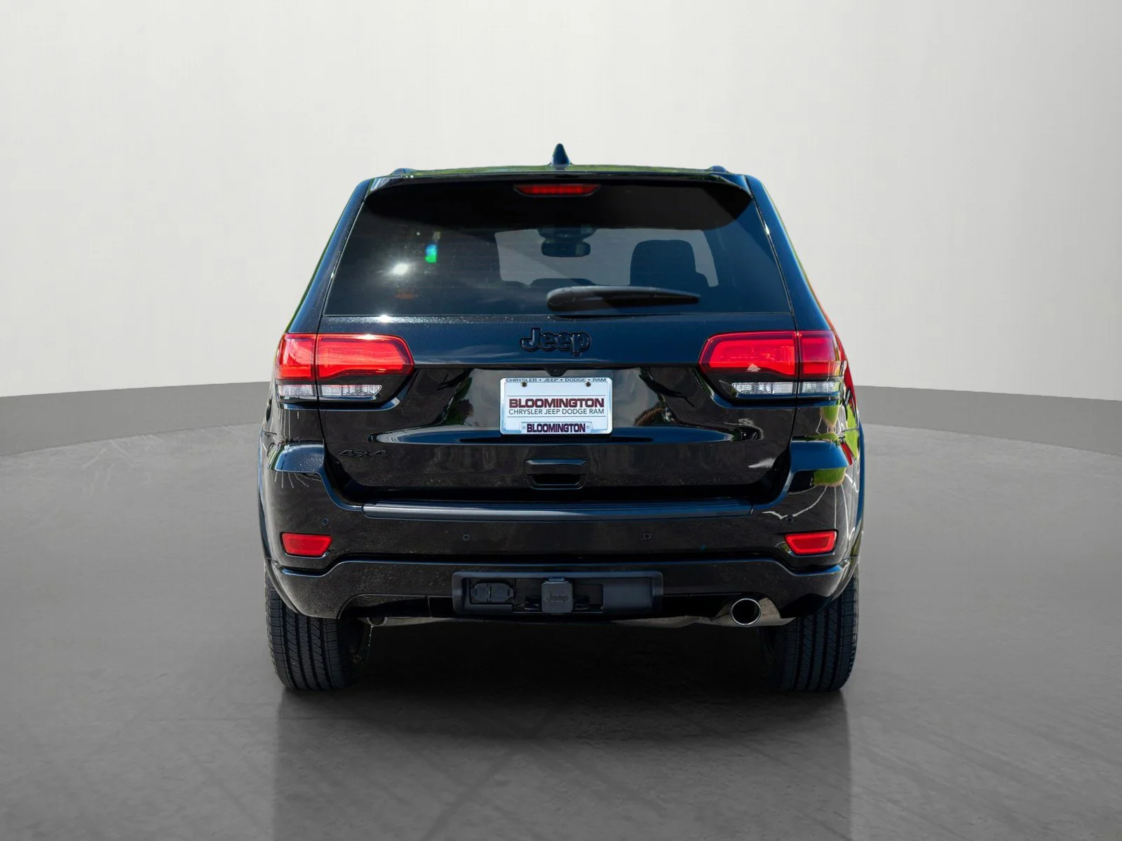 Used 2022 Diamond Black Crystal Pearlcoat Jeep Laredo X image 6
