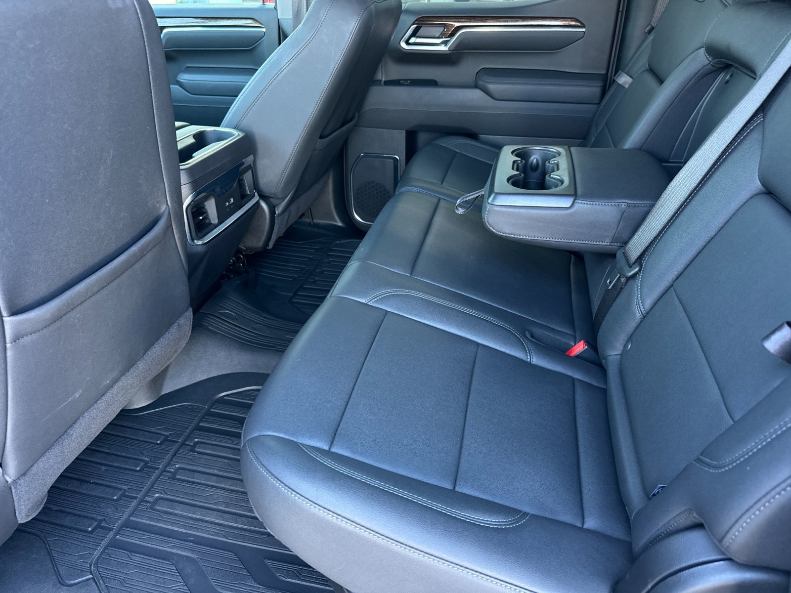 Used 2025 Summit White GMC Elevation image 12