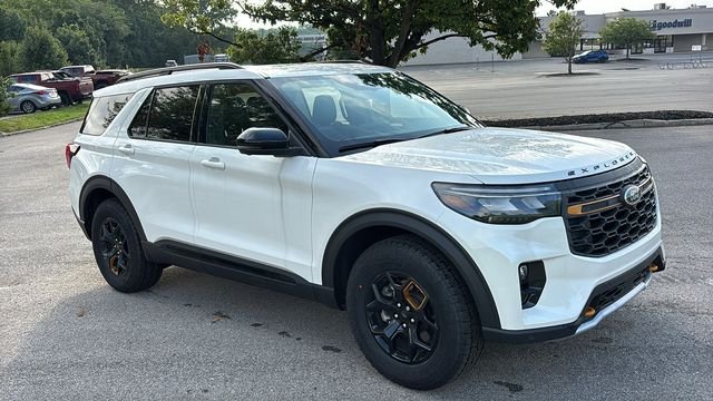 New 2026 Star White Metallic Tri-Coat Ford Tremor image 27