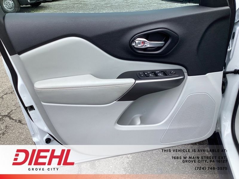 Used 2022 White Jeep Latitude Lux image 23