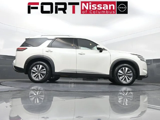 Used 2022 White Nissan SL image 40
