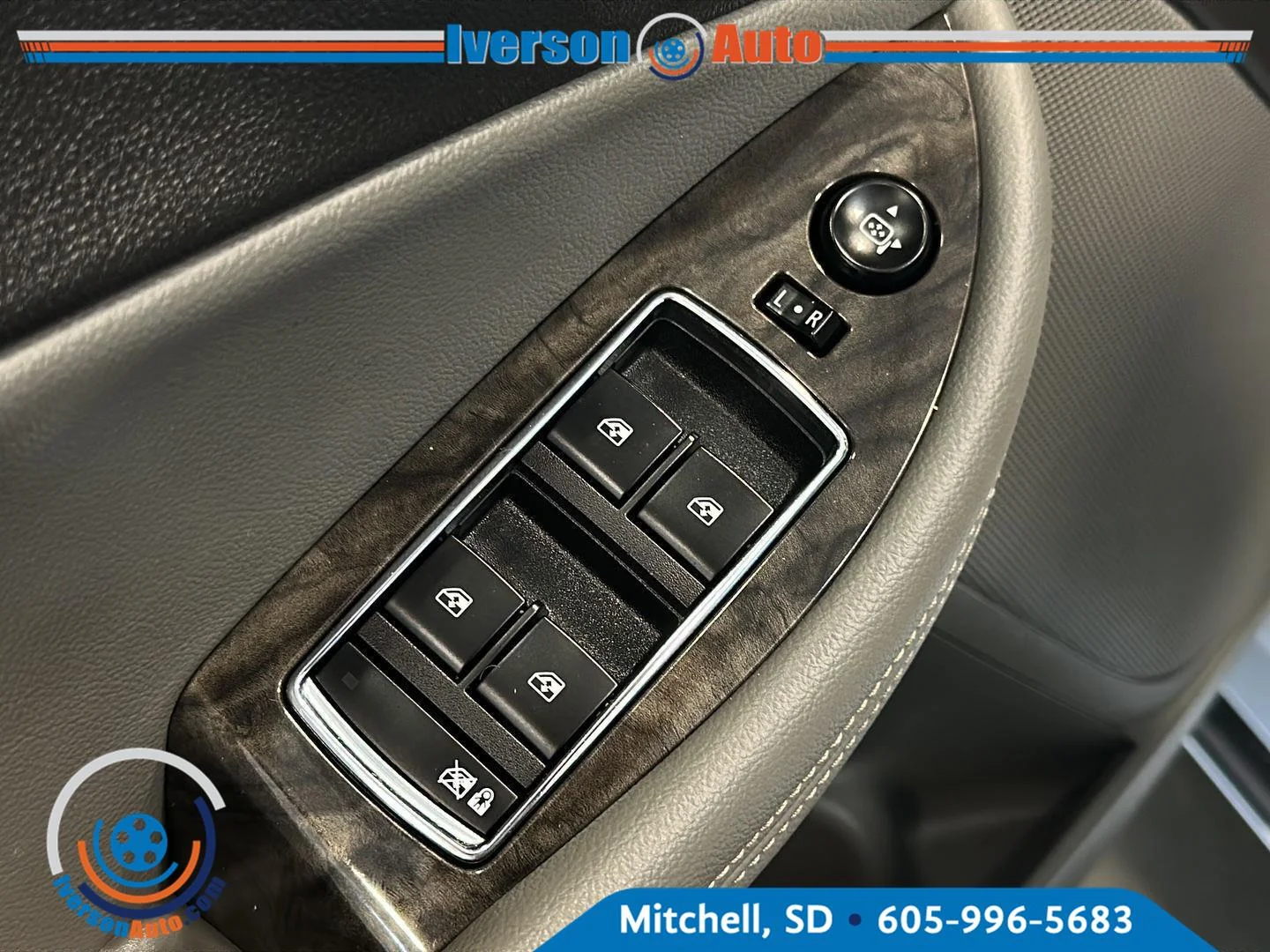 Used 2014 Silver Topaz Metallic Chevrolet LT image 14