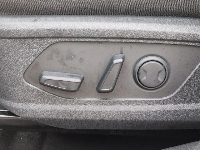 Certified Used 2026 Glacial White Pearl Kia LX image 20