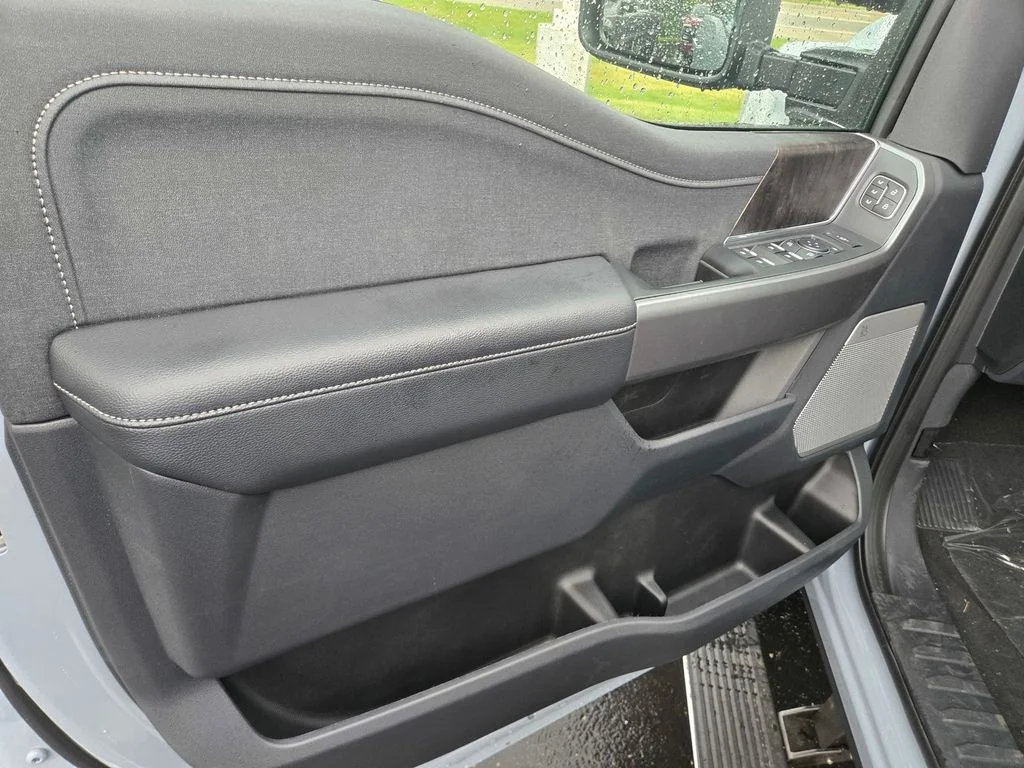 New 2026 Glacier Gray Metallic Tri-Coat Ford F-250® Lariat® image 26