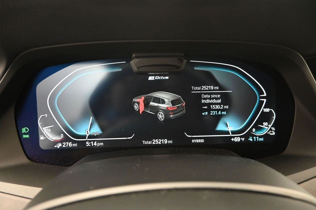 Used 2022 Black Sapphire Metallic BMW xDrive45e image 10