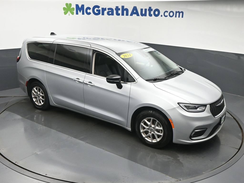 Used 2024 Silver Chrysler Touring L image 3