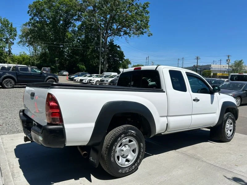 Used 2015 White Toyota Pickup 4D 6 ft image 12
