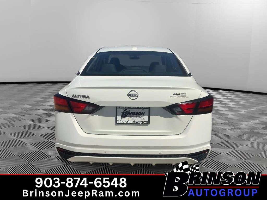 Used 2025 Glacier White Nissan SV image 6