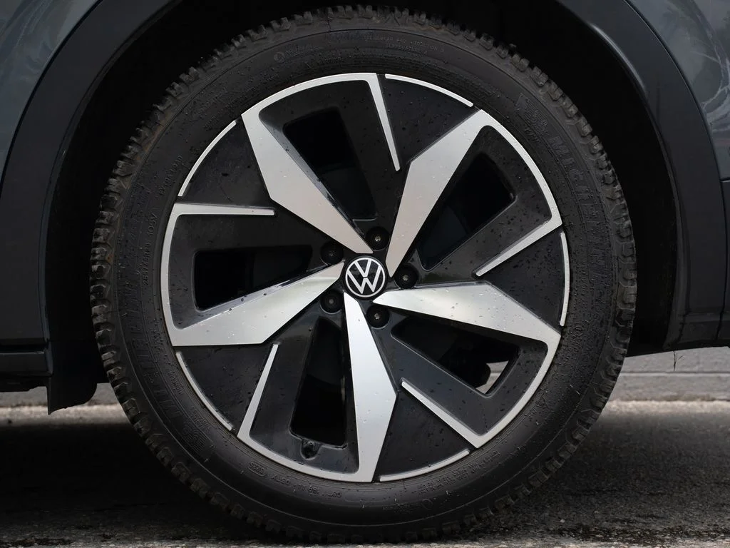 Used 2023  Volkswagen  image 13