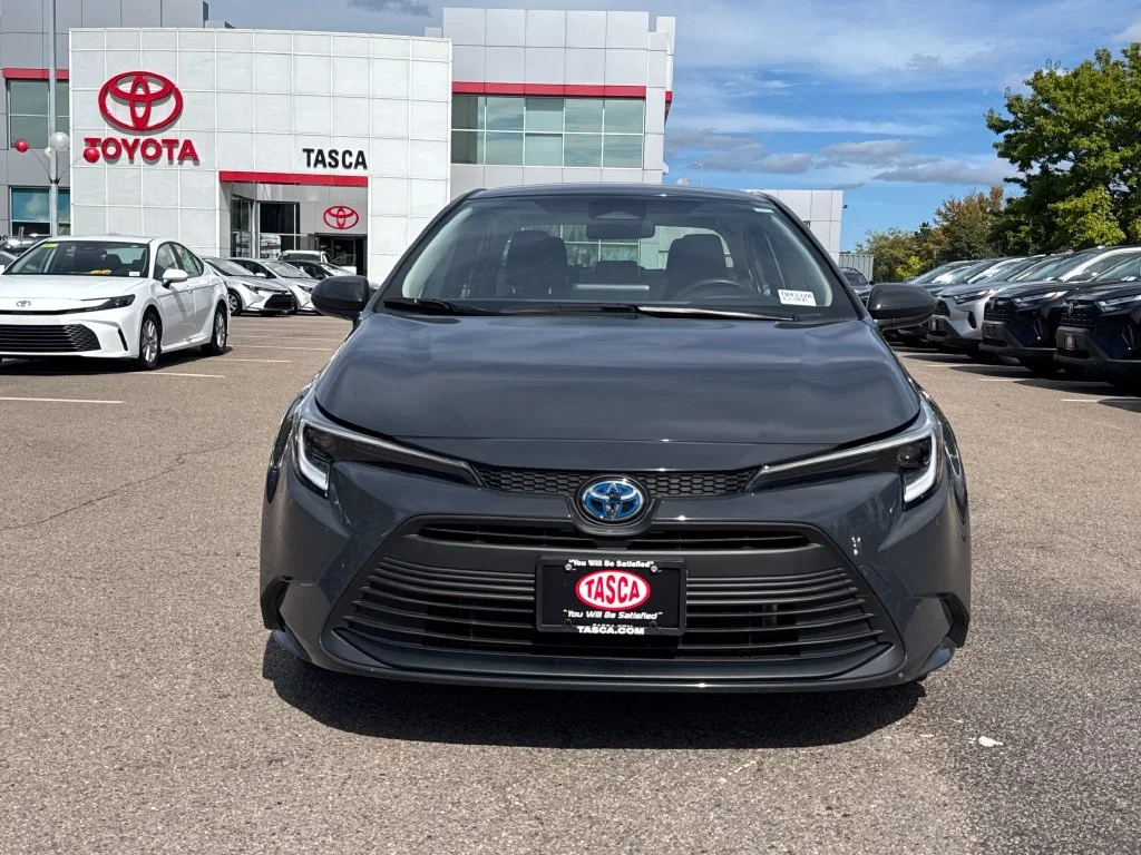 Used 2025  Toyota LE image 2