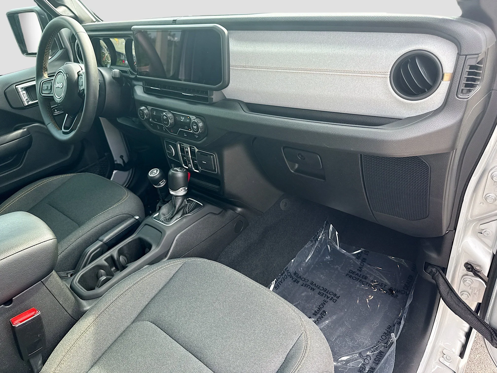 Used 2024 Silver Zynith Clearcoat Jeep Sport S image 12