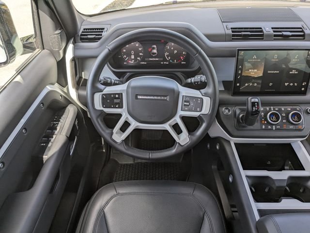 Used 2025  Land Rover X-Dynamic SE image 16