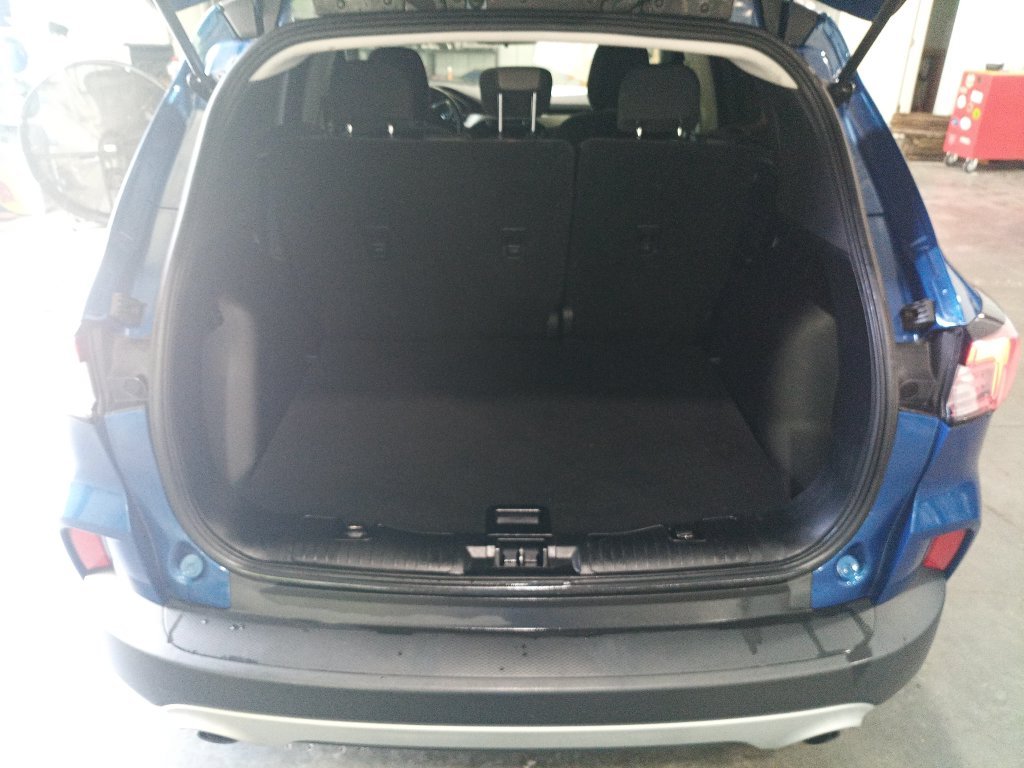 Used 2022 Blue Ford SE image 9