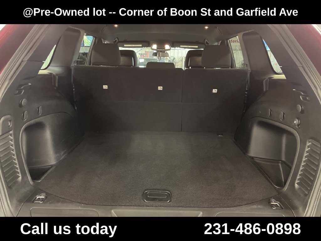 Used 2021 Red Jeep Laredo E image 27
