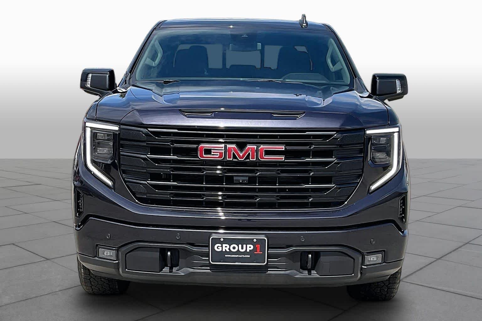 Used 2025 Downpour Metallic GMC Elevation image 4